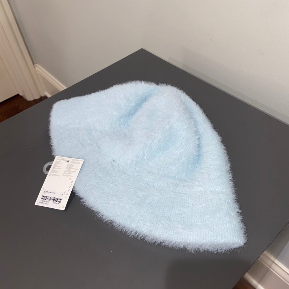 NEW Forever 21 Fuzzy Knit Bucket Hat